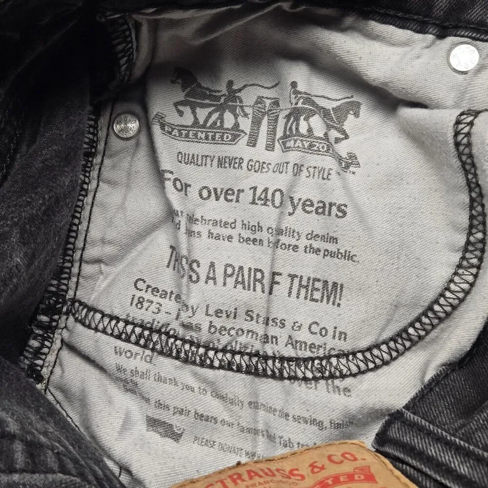 Levis modern yet